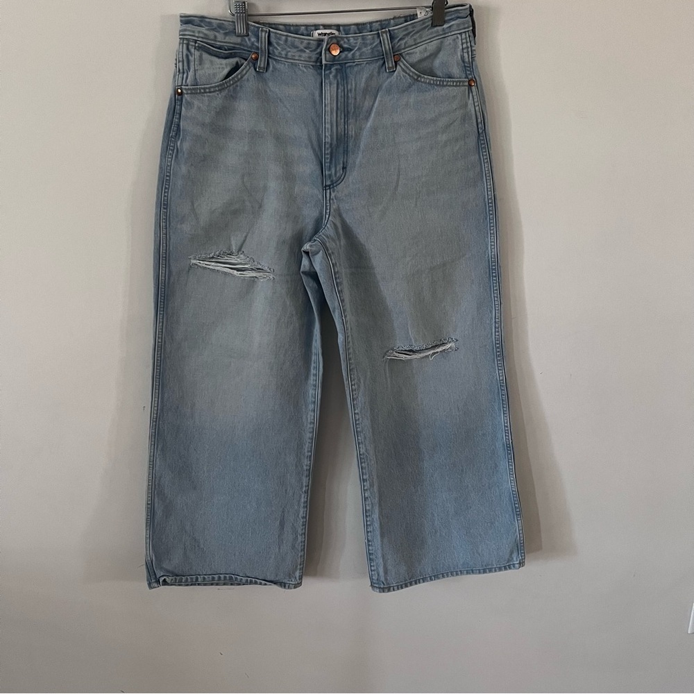 Wrangler Women's Cropped Wide-Leg Light Wash Jeans |Size 31x28| - Picture 3 of 6